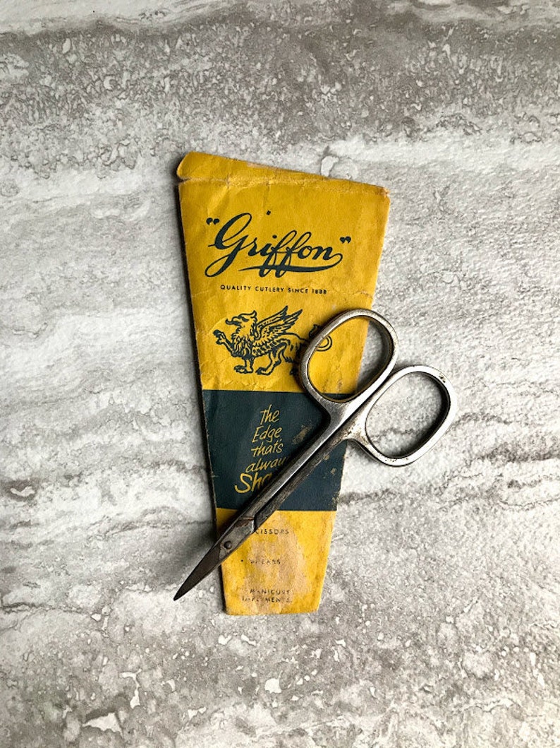 Vintage 1950/'s Griffon Quality Cutlery Since 1888 Scissors FREE SHIPPING Crafting Scissors with Original Cover Vintage Crafting Supply