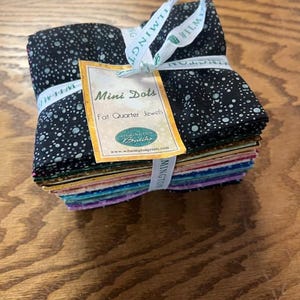 RN76390 JEWELS MINI DOTS Batik Fat Quarter Bundle, Wilmington Batiks, 20 Fat Quarters/Bundle