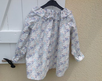 blouse fleurie ton bleu rose Col volanté avec ou sans manche