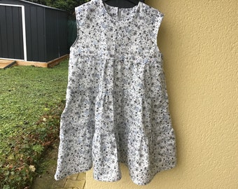 Scalable children's dress in liberty-style floral poplin from 2 to 16 years old