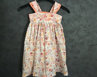 Robe à bretelles papillons fleurie et orange saumon