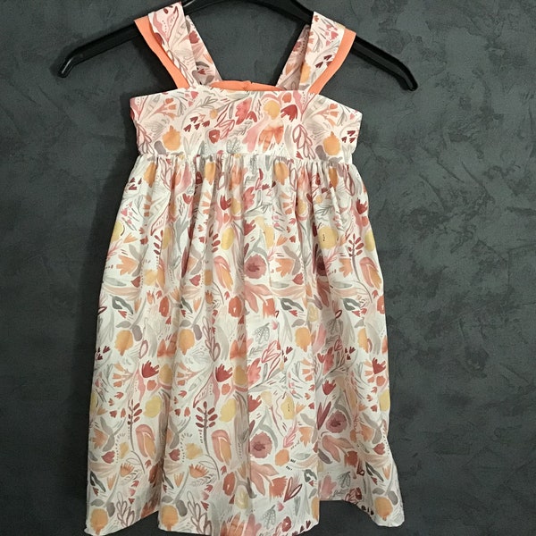 Robe à bretelles papillons fleurie et orange saumon