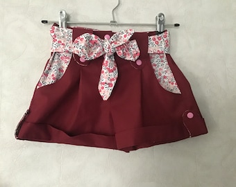 short bordeaux à ceinture fleuries façon liberty