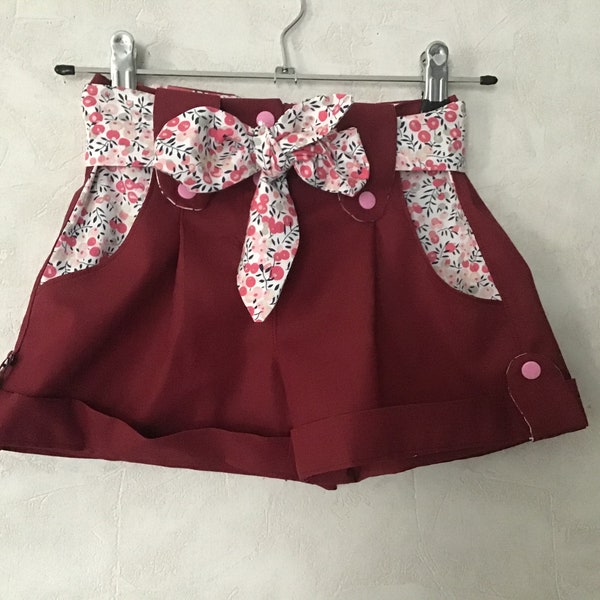 short bordeaux à ceinture fleuries façon liberty