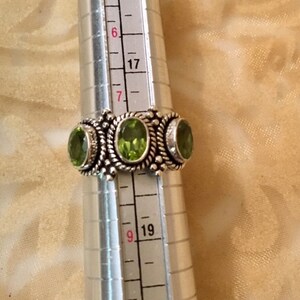 Anillo de peridoto de plata de ley 967 imagen 5