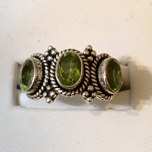 Anillo de peridoto de plata de ley 967 imagen 3