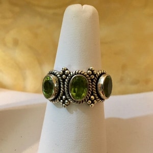 Anillo de peridoto de plata de ley 967 imagen 2