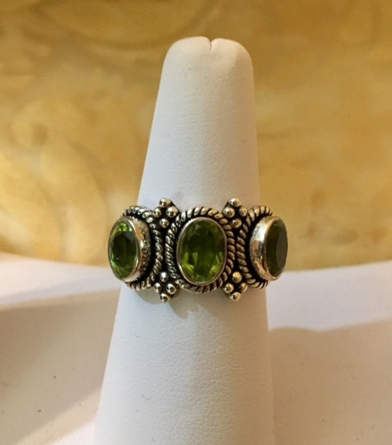 Anillo de peridoto de plata de ley 967 imagen 2