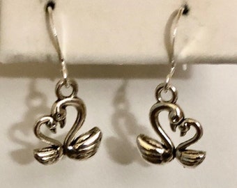 Antique Silver Plated Two Love Swans Heart Earrings       516