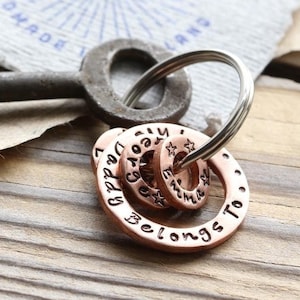 Handmade Dad Gift: 'This Daddy Belongs To' Copper Personalised Keyring - New Daddy Gift, Unique Gift for New Dad and Keyring for Men for Him