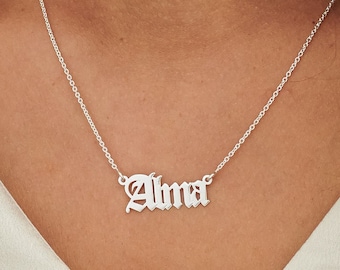 Personalized Old English Nameplate Necklace in Gold Silver 925 • Custom Made Birthday Jewelry for Her Mom Best Friend • Mother's Day Gift