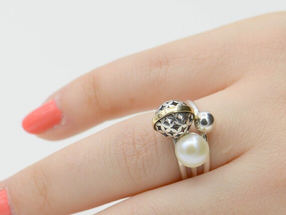 Symbol of Happiness and Light Includes GIFT BOX in a White Background and a .925 Silver Ring Sterling Silver Bangle HEART Bracelet with a Natural Miniature Sunflower TRENDY GIFT Symbol of Happiness and Light Includes GIFT BOX in a White Background and a .925 Silver Ring Sterling Silver Bangle HEART Bracelet with a Natural Miniature Sunflower TRENDY GIFT