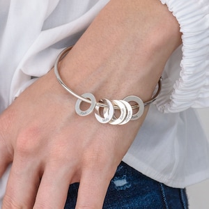 Personalized Bangle Round Engraved Charms Bracelet • Gold Silver • Custom Jewelry for Mom, Friend • Christmas Gift