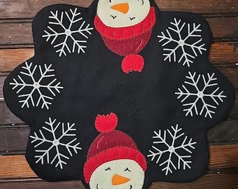 Primitive Farmhouse SNOWMAN & SNOWFLAKES Candle Mat Table Mat Wool Felt Scalloped 15" New
