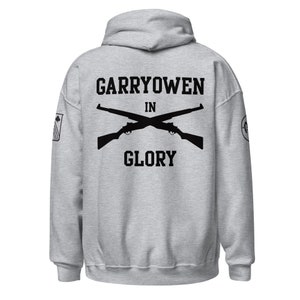 Bluza z kapturem Fighting 69th z krzyżowymi karabinami, herbem 69th i naszywką 27th Brigade