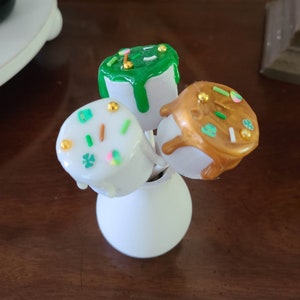 St Patricks Day Marshmallow Pops Set of 3 Marshmallow Pops, Marshmallow on a Stick, St. Patricks Day Tiered Tray Decor, St Patrick Day Decor