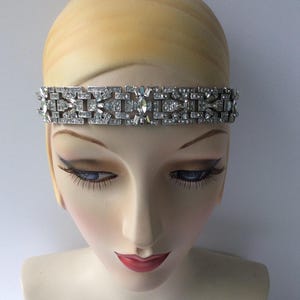 Art Deco Silver Headband, Wide Geometric Elastic Crystal Wedding headpiece, Vintage Style 1920s Great Gatsby jewel forehead band rhinestones