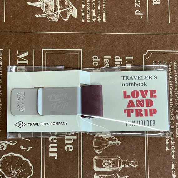 トラベラーズノート ペンホルダー LOVE AND TRIP レッド