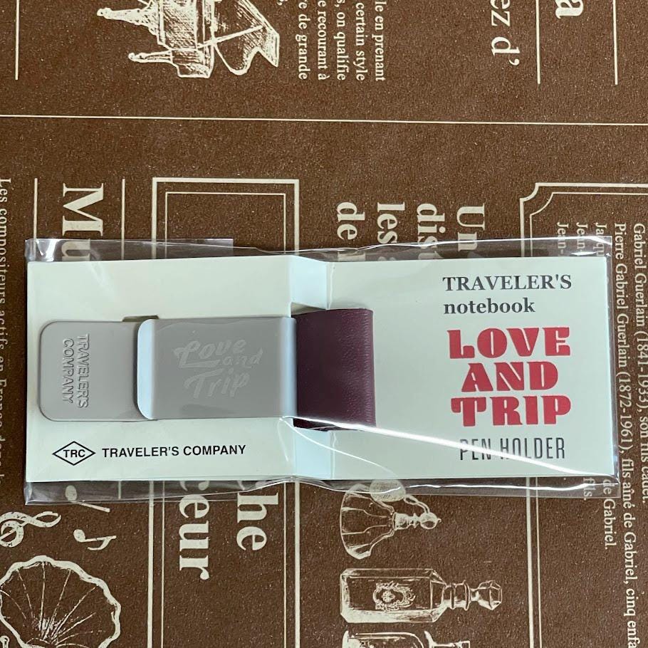 トラベラーズノート ペンホルダー LOVE AND TRIP レッド