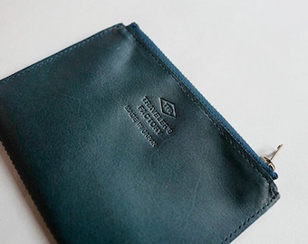 トラベラーズノート レザージッパーケース ブルー パスポートサイズ