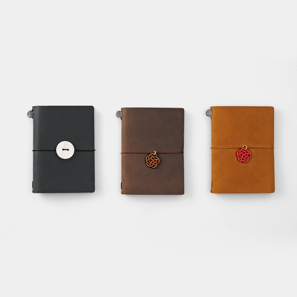 TRAVELER'S notebook キャメル　他備品 Camel (Regular Size) – TRAVELER'S COMPANY USA