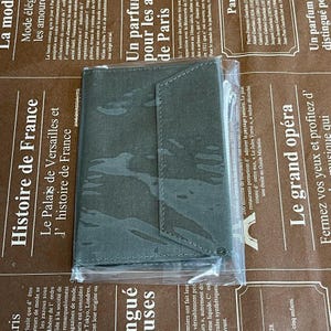 fourruof x Traveler's Factory Collaboration Zipper pocket Case Passport size Olive TRAVELER'S COMPANY Made in Japan Traveler's Notebook