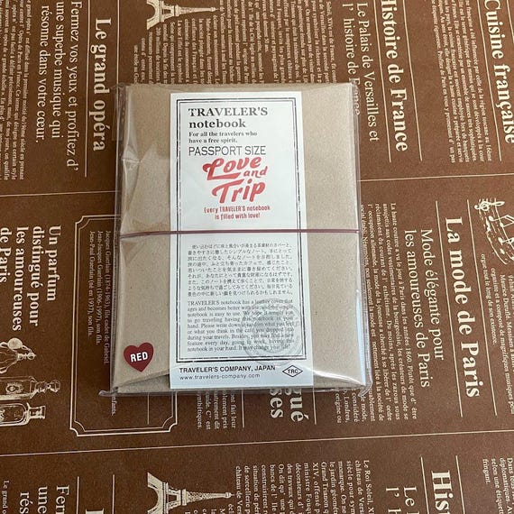 トラベラーズノートカバー　LOVE AND TRIP パスポートサイズ 限定】トラベラーズノート リフィル LOVE AND TRIP パスポート
