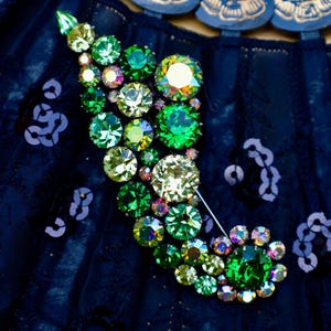 Sublime broche vintage Made in Austria verte