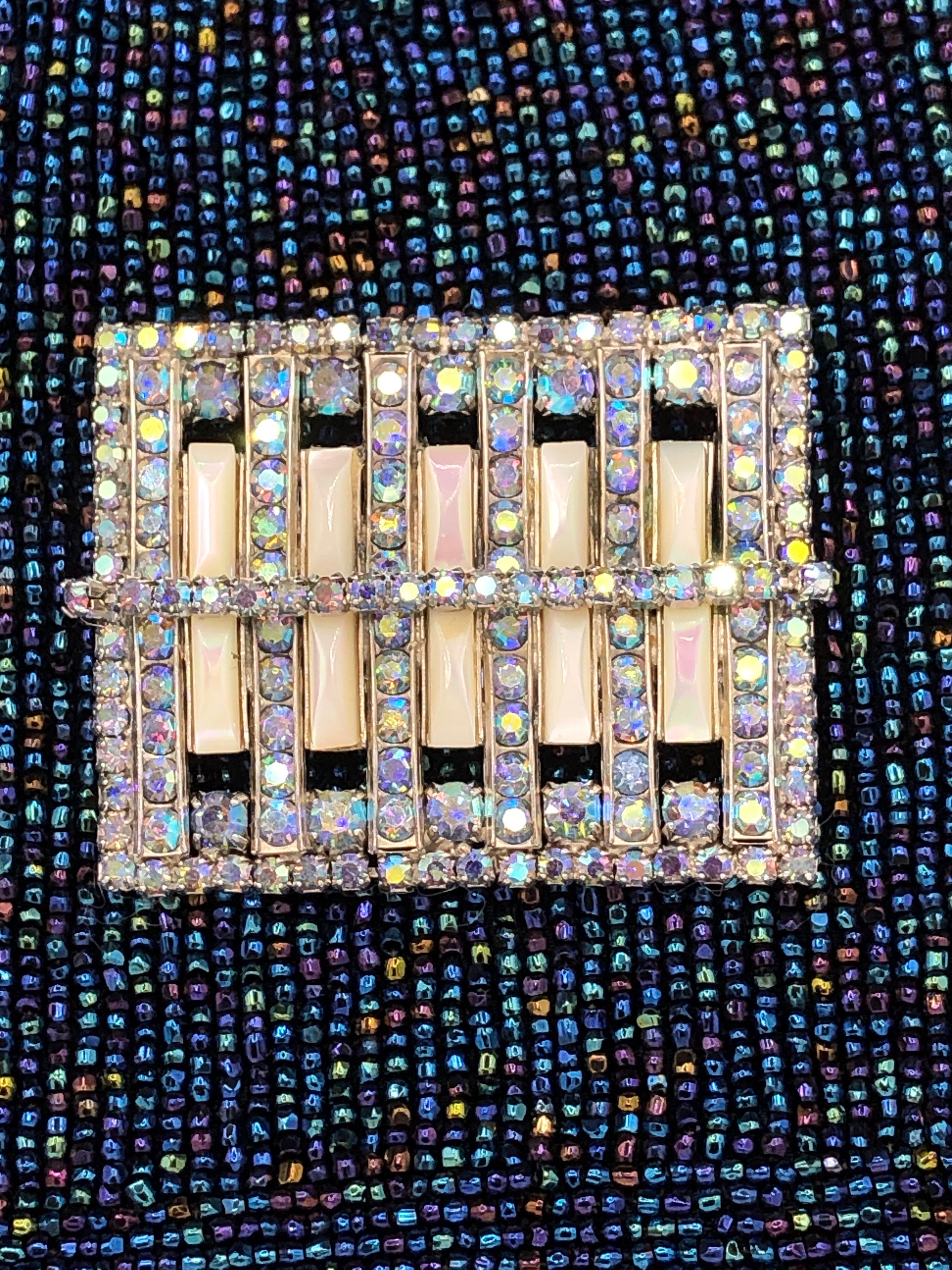 Broche Vintage Signée Fleur - Cristal, Cabochon, Perle Nacré - Couleur Or #4532