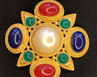 Broche Alfred Sung