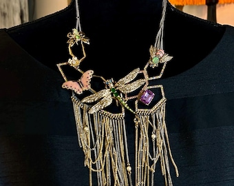 Collier libellule et papillon Betsy Johnson