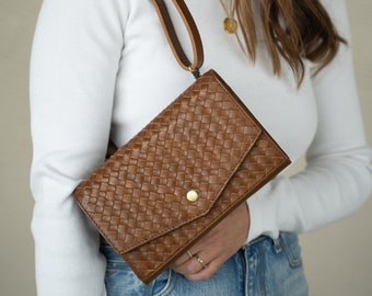 Woven Leather Crossbody Bag: Handcrafted Travel Wallet