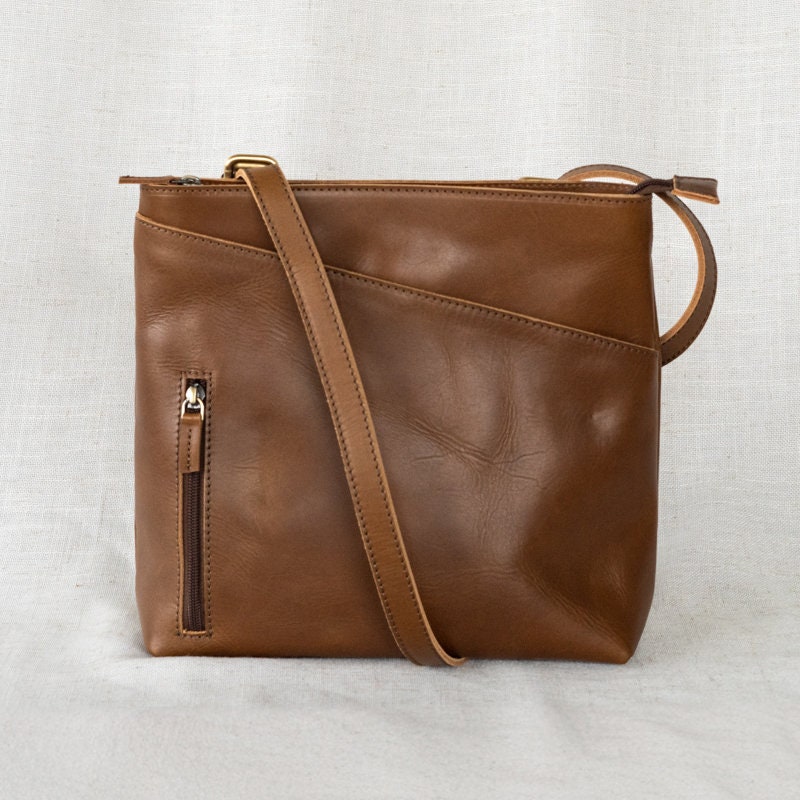 Full-grain Leather Crossbody Backpack: 2-in-1 Travel Bag - Etsy display picture 3