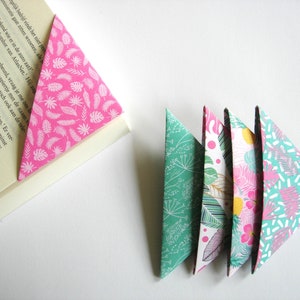 Set of 5 origami bookmarks, paperback corners, paper triangle. foto 4
