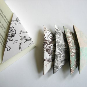 Set of 5 origami bookmarks, paperback corners, paper triangle. foto 2