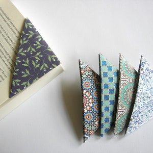 Set of 5 origami bookmarks, paperback corners, paper triangle. foto 7