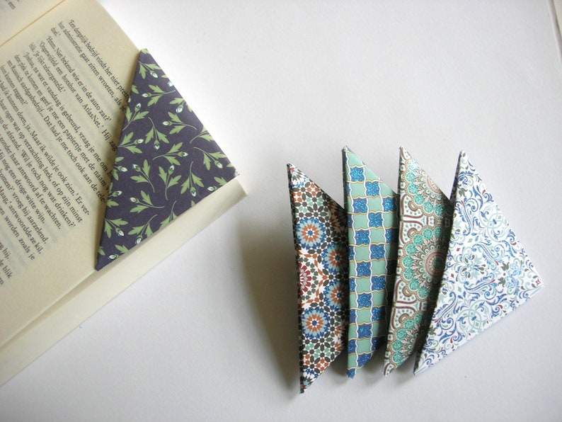 Set of 5 origami bookmarks, paperback corners, paper triangle. foto 7