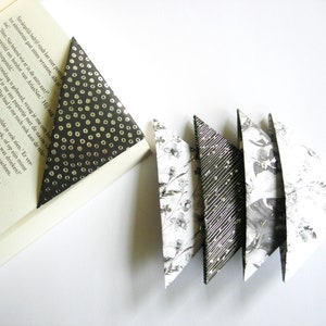 Set of 5 origami bookmarks, paperback corners, paper triangle. foto 3