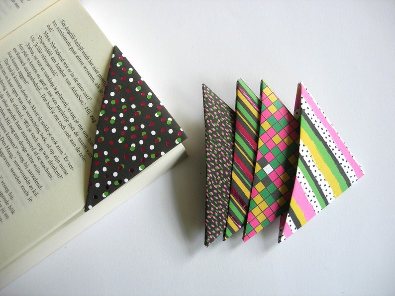 Set of 5 origami bookmarks, paperback corners, paper triangle. foto 9