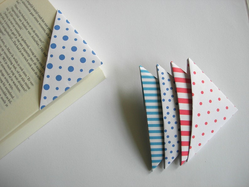 Set of 5 origami bookmarks, paperback corners, paper triangle. foto 5