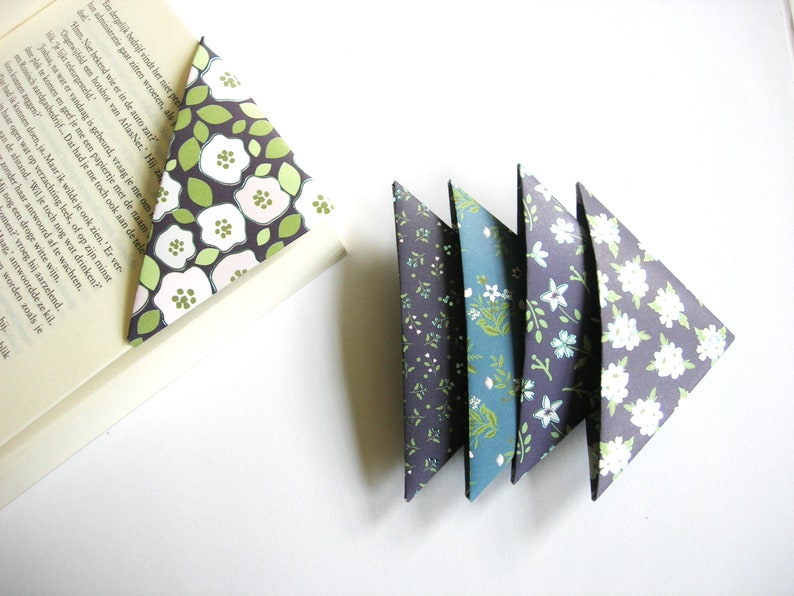 Set of 5 origami bookmarks, paperback corners, paper triangle. foto 6