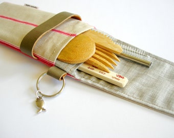 Herbruikbaar bamboe bestek en rvs rietje in etui.   straw and cutlery. Travel cutlery in pouch. Nul afval. Zero waste.