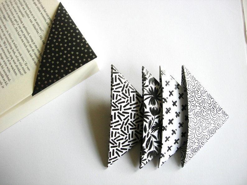 Set of 5 origami bookmarks, paperback corners, paper triangle. foto 8