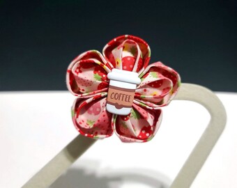 Strawberry print double-petal 2.5" kanzashi clip