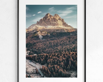 Plakat z górami i lasem, grafika do druku, jesienne kolory na ścianie, dekoracja ścienna, piękne wybrzeże, pobieranie cyfrowe, dzikie i darmowe, narodowe