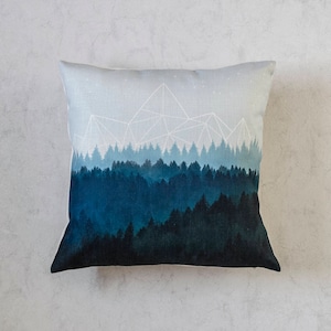Funda de almohada de lino con diseño de montañas geométricas: Cojín con diseño de árboles forestales (45 x 45 cm)