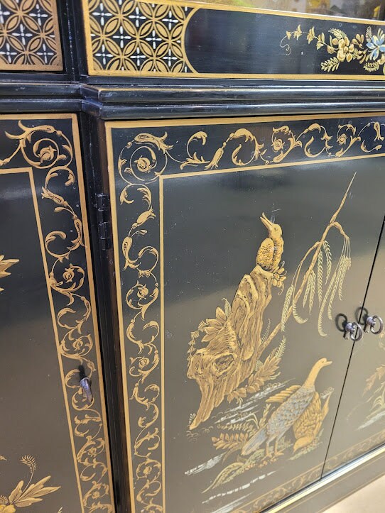 Vintage Drexel Heritage Asian Chinoiserie Black Lacquered & Gold