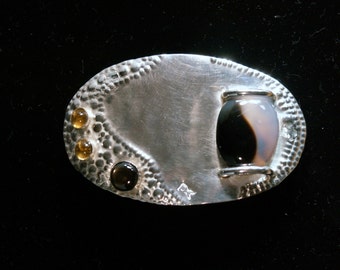 Belt buckle, sterling silver, hammered; large agate ying-yang cabochon