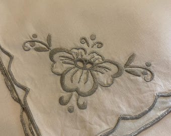 Nice SET of 5 Large MATCHING Vintage NAPKINS !