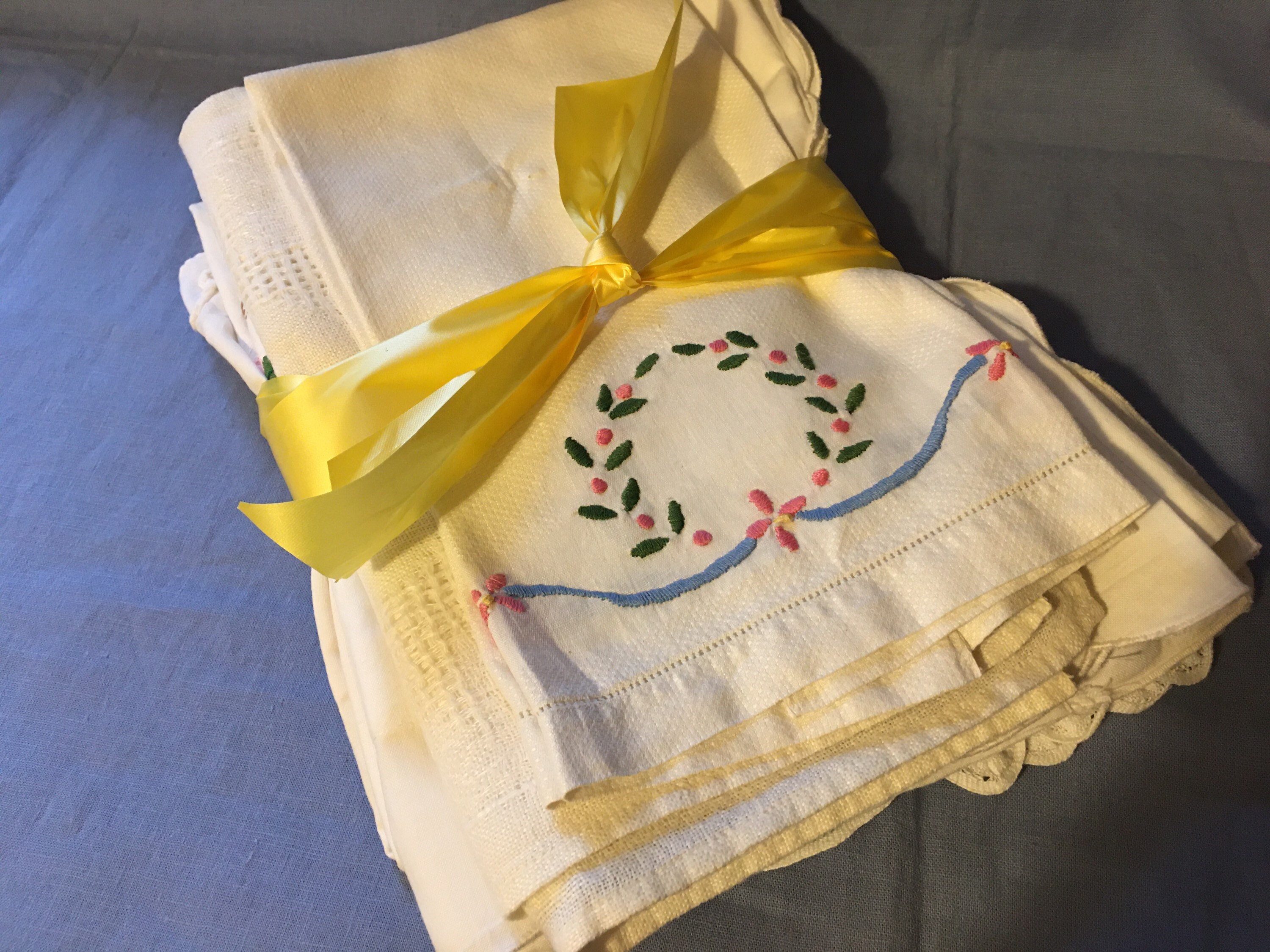 Spring SALE Beautiful Bundle Of VINTAGE LINENS Applique & Etsy